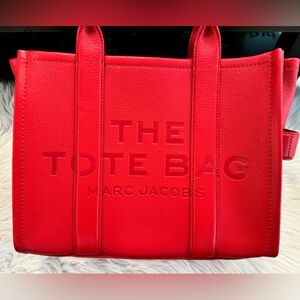 The Leather Medium Tote Bag - True Red